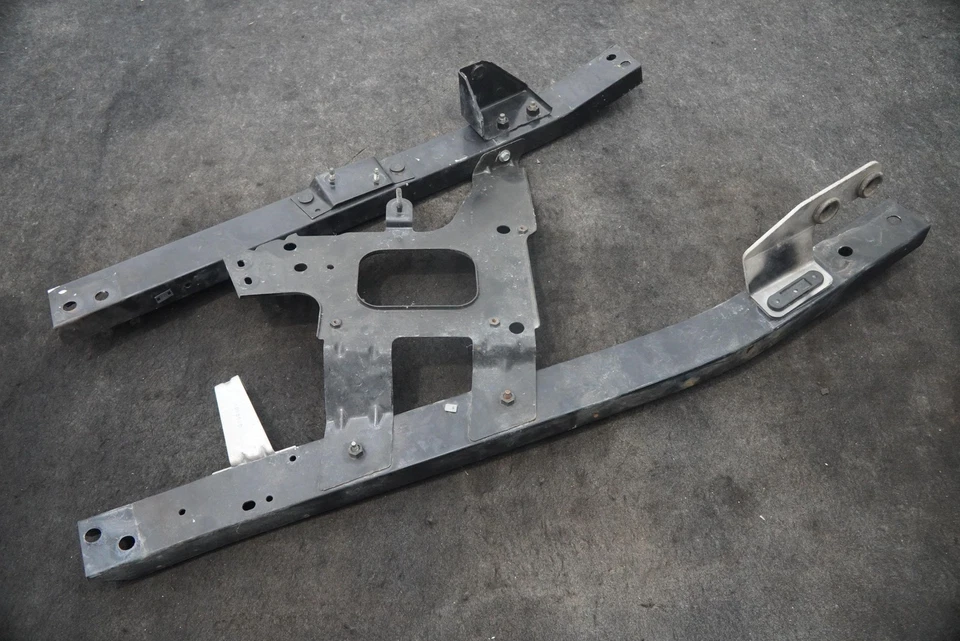 Кронштейн для передней правой панели капота 4865240AA Chrysler Plymouth Prowler 02 - Изображение 1 из 4