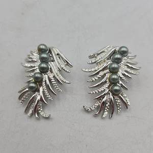 Vintage SARAH COVENTRY SIGNED Feather Fantasy Faux Pearl Clip Earring Set - Picture 1 of 4
