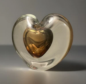Zellique Studio 1983 Etch Signed Art Glass Heart Bud Vase/ Amber Sommerso Core - Picture 1 of 6