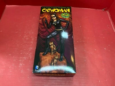 Catwoman 1/8 scale model (Batman) - Image 1 of 4