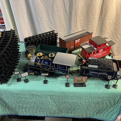 Scientific Toys Remote Control Locomotive Penn 3691 Set 20 PieceTrack-5 Trains - Image 1 of 4