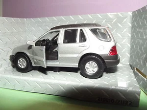 Mercedes Benz ML - Maisto-1:43-Mit Rückzugsmotor- Mit Orginal Verpackung- Metall - Bild 1 von 3