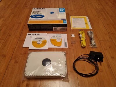 Netgear WPN824 v3 RangeMax Wireless Cable Router - Image 1 of 4