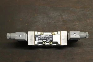 Orsta Pneumatik TGL 36389 B4-E FEM-5 220V Ventil mit Platte B4-ZA #ZHBK1 - Picture 1 of 7