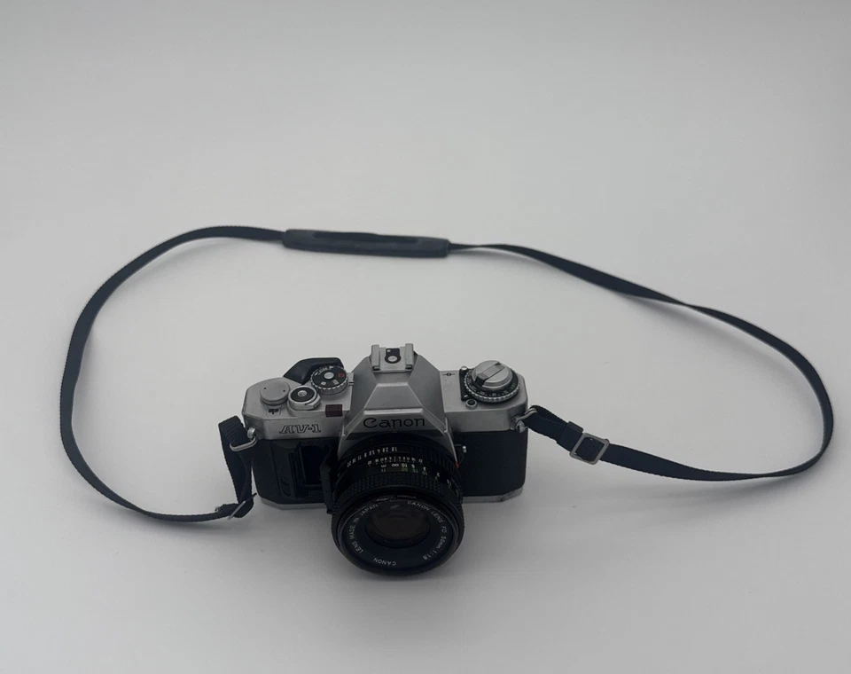 Cámara fotográfica Canon AV-1 35 mm con lente FD 50 mm 1,8 sin probar Foto 1 de 4