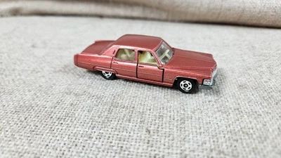 Винтажные карманные автомобили Tomy Cadillac Fleetwood Brougham No F2 1:77 1974 Tomica - Изображение 1 из 4