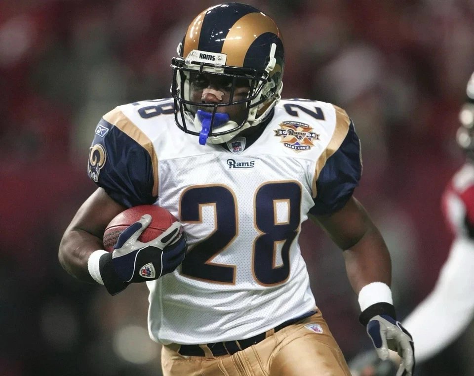 Foto de fútbol americano de la NFL Marshall Faulk Running Action de Los Angeles Rams 8x10 Foto 1 de 1