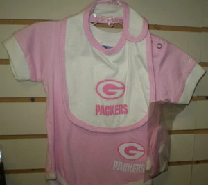 NFL GREEN BAY PACKERS PINK INFANT SET BIB & BOOTIES 3/6 MONTHS NEW - Picture 1 of 2
