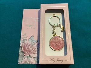 Nuevo en Paquete Nuevo Llavero Momentos Especiales con Metal y Esmalte Mamá - Mariposa - Caja de Regalo - Imagen 1 de 4