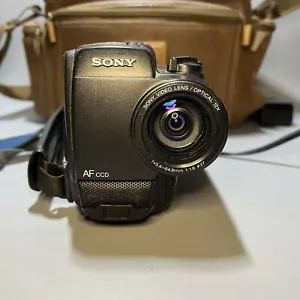 Sony Handycam CCD-TR440E Handheld Video Camera Camcorder - Picture 1 of 16