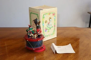 Vtg Wooden Music Box Old Fashioned Christmas Carolers Dog Family - Picture 1 of 11