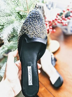 Zapatilla Oscar De La Renta Calista Adornada Satén Talla 8 Negra Foto 1 de 4