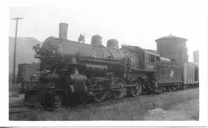 25D156 DARK ! RP 1950s CNW CHICAGO & NORTH WESTERN RAILROAD 4-6-0 LOCO #1397 - Picture 1 of 1