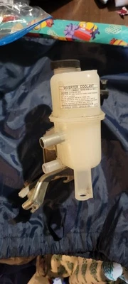 2010 2011 2012 2013 2014 2015 Toyota Prius Inverter Coolant Reservoir Tank ~OEM - Изображение 1 из 4