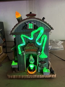 Lemax Halloween Spooky Town Terribly Twisted Taffy Works #05607 2020 Lighted - Picture 1 of 11