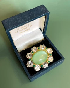 Vintage Hollywood Green Jade? Gem Set Pretty Ladies Pin Brooch - Picture 1 of 8