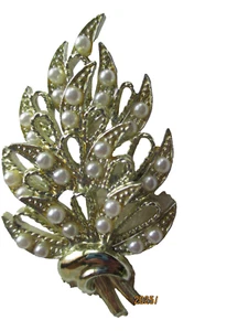 Vintage 2.25" Gold Tone Faux Pearls Brooch - Picture 1 of 5