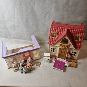 Sylvanian Families - Set casetta accogliente tetto rosso e negozio boutique da collezione - Foto 1 di 10