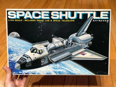 SPACE SHUTTLE with SPACE LAB & SPACE TELESCOPE 1/144 MODEL KIT BANDAI VINTAGE - Image 1 of 4
