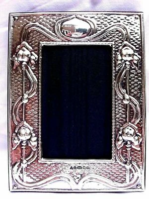 Espléndido marco fotográfico Londres Britannia plateado con sello de calidad 999. Foto 1 de 4
