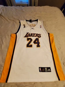 Kobe Bryant Authentic Addidas White Lakers Jersey #24 Size 52 Champion Patch - Picture 1 of 4