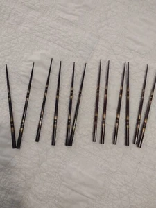 12 Vintage 50er Jahre asiatisch japanisch Essstäbchen 9" lackiert 6 schwarz gold 6 braun/gold MCM - Bild 1 von 5