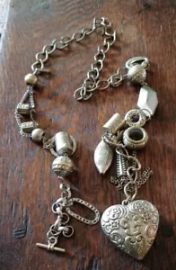 NOUR LONDRA, COLLANA LUNGA VINTAGE ANNI 90 TONO ARGENTO, T-BAR, CUORE, CHARMS. - Foto 1 di 7