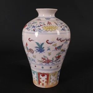 Vaso di prugne modello fotografico famiglia Chenghua Doucai - Foto 1 di 9