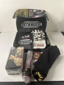 WWE NEU Open Box Slam Crate Stables Loot-Crate 2017 komplett mit Pin, Figur etc. - Bild 1 von 5