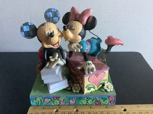 Jim Shore Disney Kissing Booth #6000970 Mickey Mouse & Minnie Mouse - Picture 1 of 9