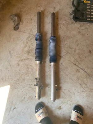 1987 KAWASAKI KDX200 ПЕРЕДНИЕ ВИЛКИ ПОДВЕСКА 1986-1988 - Изображение 1 из 3