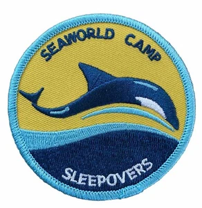 Parche redondo Seaworld Camp Sleepovers bordado hierro en 3" azul verdoso amarillo - Imagen 1 de 2