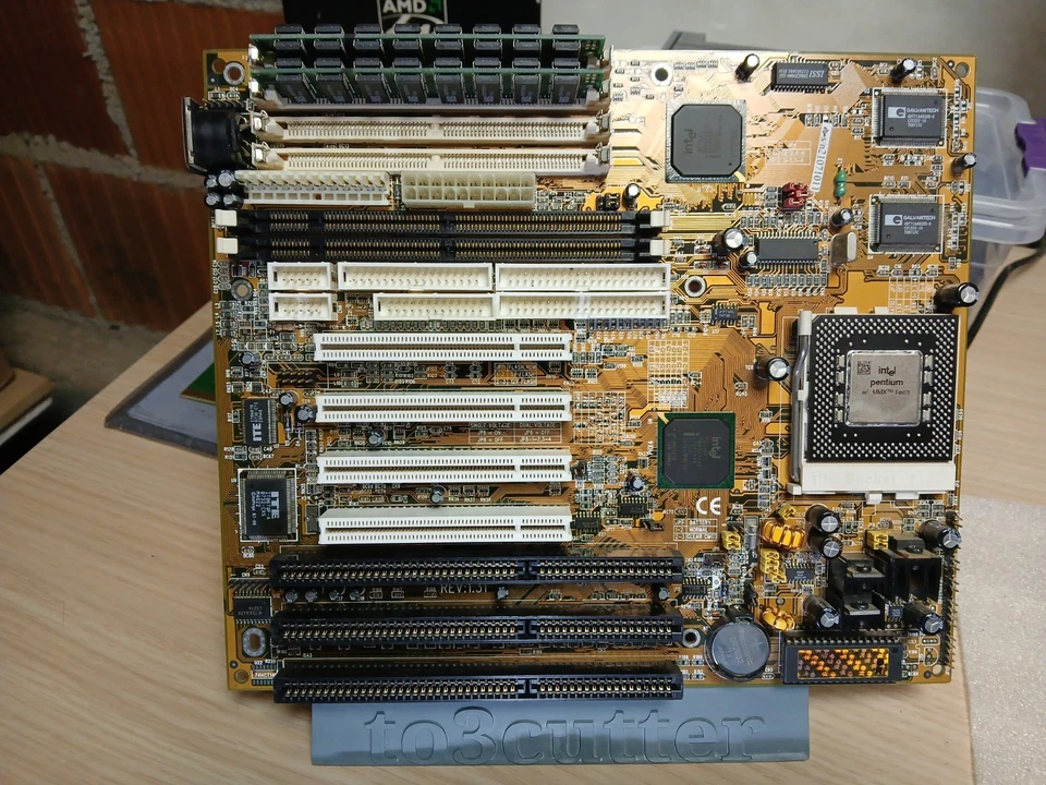 Lucky Star 5I-TX1 ver.1.31 socket 7 + CPU Intel 233MMX + 64Mb - GREAT RETRO PC - Image 1 of 4