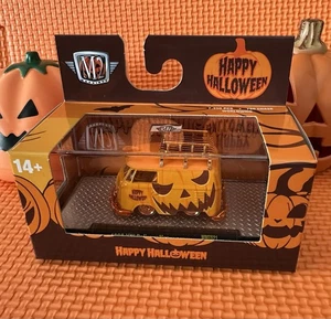 2025 M2 MACHINES HAPPY HALLOWEEN 1960 VW DELIVERY VAN ORANGE PUMPKIN 1/64 CHASE - Picture 1 of 14
