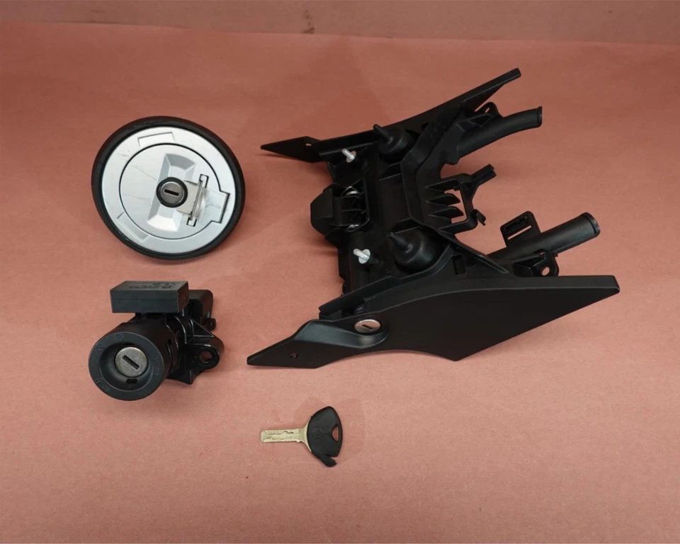 BMW F700 F700GS 2013-2018 Juego de bloqueo Interruptor de encendido Tapa y llave Foto 1 de 4