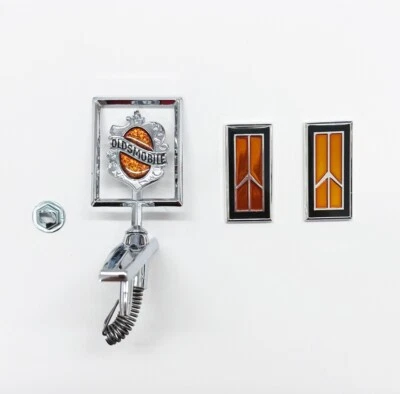 87-88 Olds Cutlass Supreme 442 Emblema de Capucha de Pie/Emblemas de Luz Trasera DORADO Foto 1 de 4