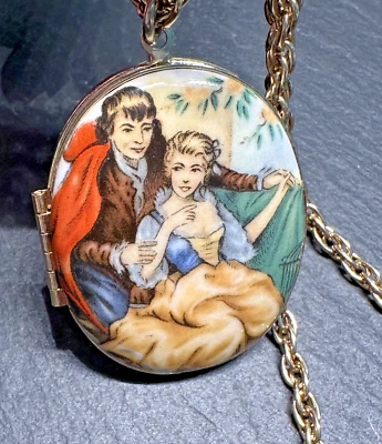 GOLD TONE LOCKET NECKLACE: SIMULATED PAINTED CERAMIC IMAGE OF YOUNG COUPLE H63 - Image 1 of 4