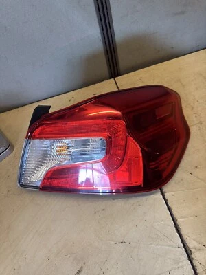 Luz trasera de freno lateral derecho del pasajero Subaru WRX 2015-2021 lámpara OEM Foto 1 de 2