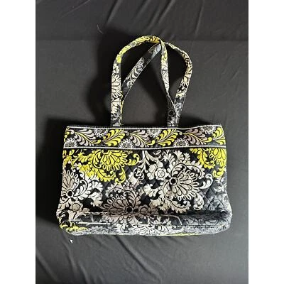 Bolsa tote Vera Bradley acolchoada aposentada floral estampa barroca grande - Imagem 1 de 4