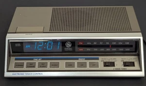 Reloj despertador vintage General Electric radio am/FM funcionando - Imagen 1 de 7