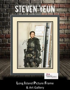 Steven Yeun THE WALKING DEAD Signed Custom Framed PHOTO JSA FREE SHIP I - Picture 1 of 7