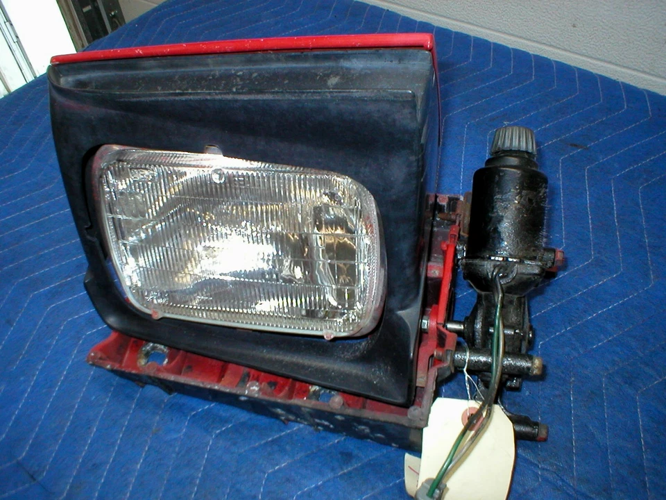 1985-90 FIREBIRD TRANS AM GTA POWER HEADLIGHT + MOTOR POPUP ASSY.  RH PASSENGER - Image 1 of 4