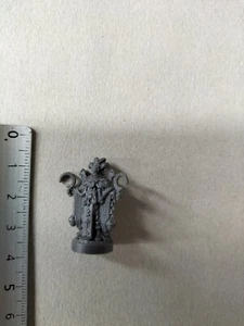 VIKING PRIEST MINIATURE(+-1/72 20MM SCALE) LORDS OF RAGNAROK AWAKEN REALMS/P551 - Imagen 1 de 1