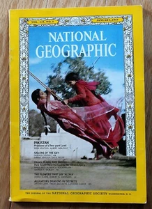 National Geographic enero de 1967; Pakistán; América del Sur; Soaring; Leis; caimanes - Imagen 1 de 9