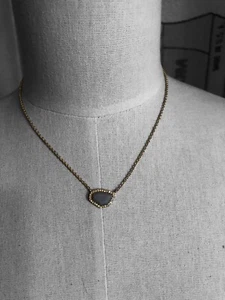 Collar Colgante Premier Designs Tono Plata y Piedra Azul Longitud Ajustable - Imagen 1 de 4