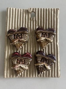 Set Of 4 New Hand Crafted Button Covers Santa Claus Holiday Shirt Blouse - Picture 1 of 7