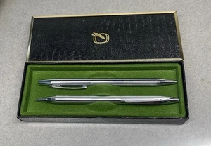 Juego de bolígrafos y lápices mecánicos vintage de plata en caja - Imagen 1 de 4