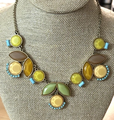 "Collar Liz Claiborne tono dorado piedras multicolores 18"" - 20""" Foto 1 de 4