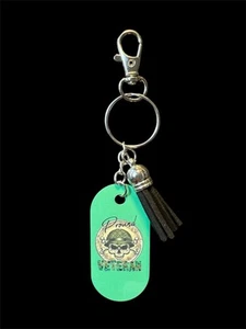 Proud Veteran Green Oval Metal Keychain Charm New - Bild 1 von 2