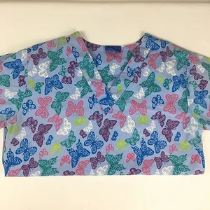 Carol's Scrub Top Azul con Mariposas Talla S Mangas Cortas Bolsillos Cuello en V - Imagen 1 de 6